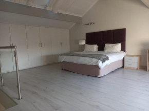 Mount Royal 09 - Large 1 bed with balcony